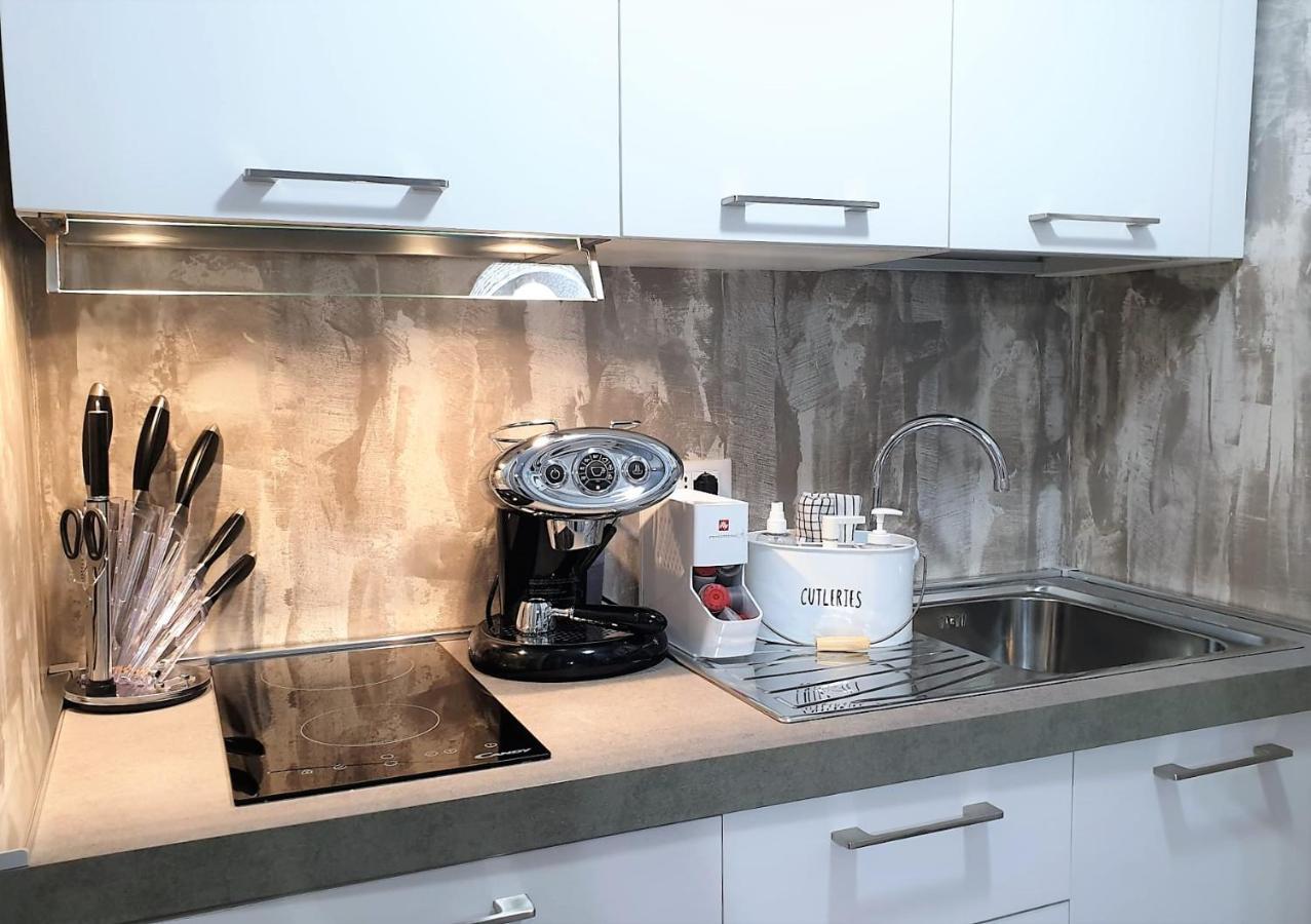 Azur Apartment Сирмионе Екстериор снимка
