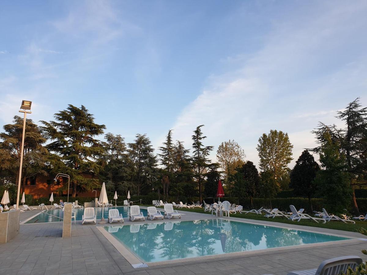 Azur Apartment Сирмионе Екстериор снимка